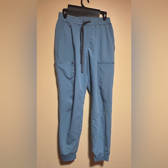 Fabletics Blue Scrub Set - Picture 2 of 3